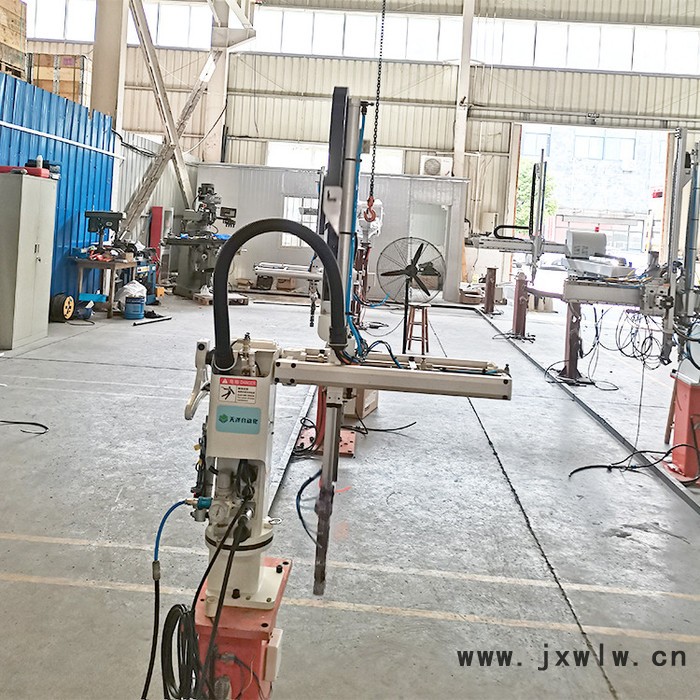 天澤自動(dòng)化 安徽小型注塑機(jī)機(jī)械手生產(chǎn)廠家 750斜臂機(jī)械手合肥供應(yīng)商