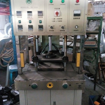 立式注塑機，電池注塑機，回收注塑機設(shè)備，機械設(shè)備回收