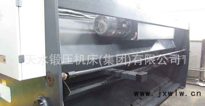 液壓擺式剪板機(jī)   鍛壓機(jī)床 鍛壓機(jī)床 剪板機(jī)多少錢一臺(tái)