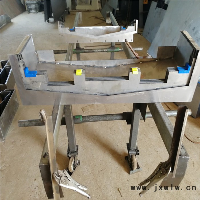 機(jī)床防護(hù)罩生產(chǎn)廠家 鋼板防護(hù)罩 馬扎克加工中心鈑金防塵罩 滄州越進(jìn)三包售后