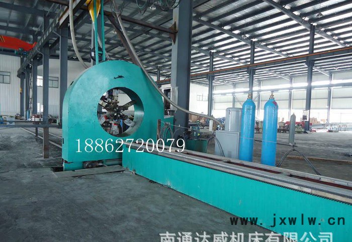 路燈桿設(shè)備,燈桿設(shè)備,專業(yè)彎管機(jī),燈桿專業(yè)彎管機(jī),燈桿彎管機(jī),燈賦