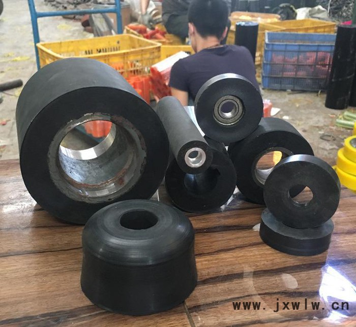直銷 耐磨拋光機(jī)膠輪 鐵芯鋁芯軸承包膠加工 砂帶機(jī)橡膠輪