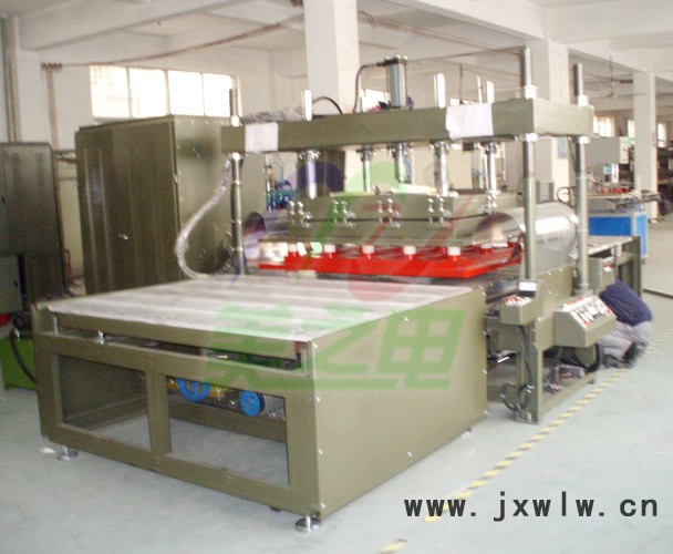 供應(yīng)PVC噴絲墊壓花機(jī)