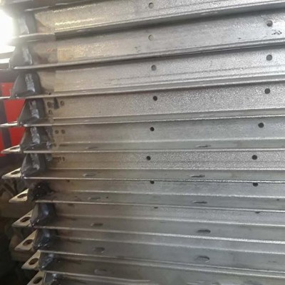 自動角鐵法蘭焊接機(jī) 全自動角鐵法蘭焊接設(shè)備