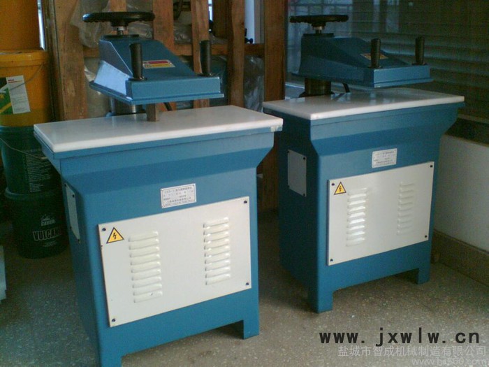 供應(yīng)8T 10T搖臂裁斷機(jī) 手袋下料機(jī)