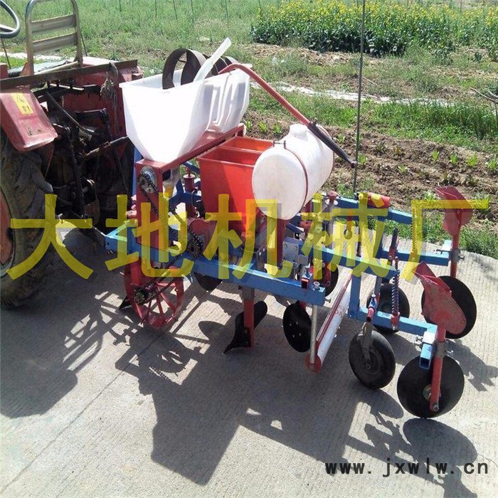 大地 農(nóng)田耕種覆膜機(jī) 手扶帶動(dòng)覆膜機(jī) 拖拉機(jī)帶地膜覆蓋機(jī)**多功能覆膜機(jī)