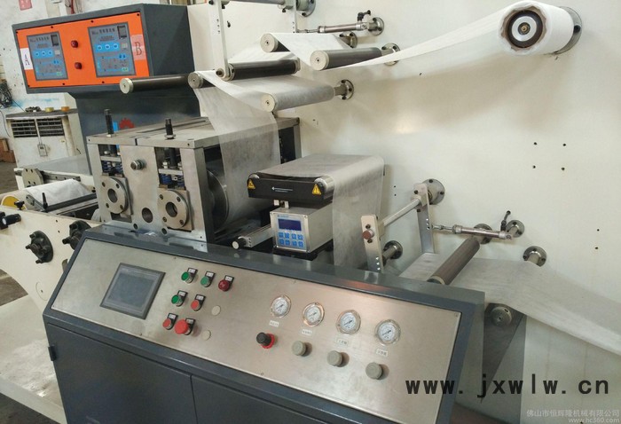噴膠復(fù)合機(jī)，全伺服復(fù)合機(jī)，高精度噴槍復(fù)合機(jī)，高速自動復(fù)合機(jī)