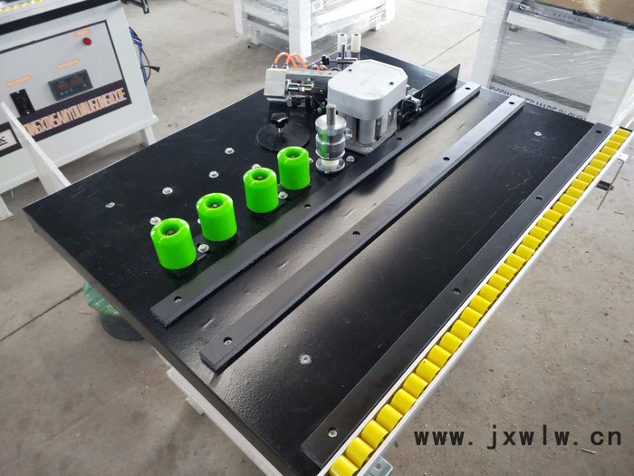 手動(dòng)封邊機(jī)雙面涂膠上下齊修一體機(jī)鴻鑫三友手動(dòng)曲直線封邊修邊機(jī)