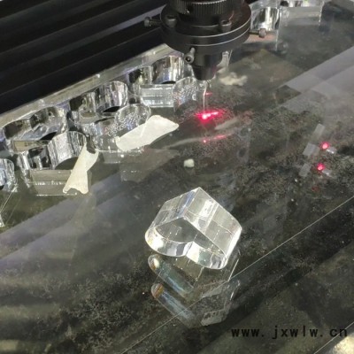 高精度絲桿亞克力廣告激光切割機單驅(qū)伺服密度板相框激光雕刻機