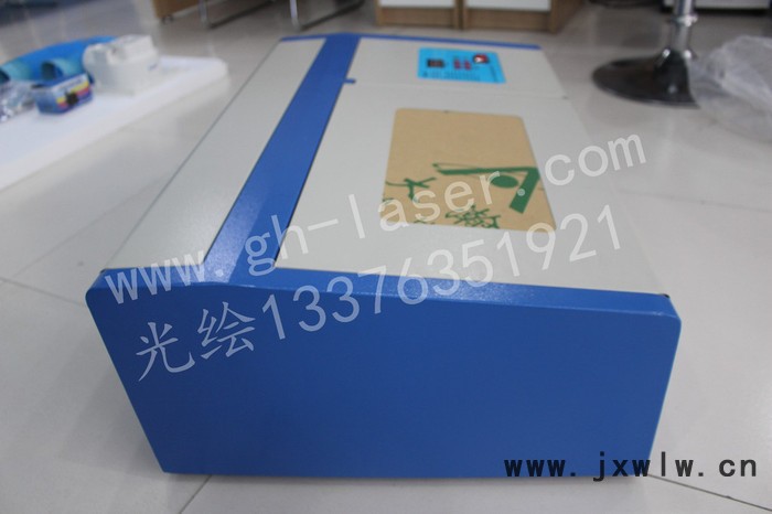 光繪3020激光雕刻機(jī)印章機(jī)木版畫(huà)、葫蘆竹筒雕刻手機(jī)膜切割工藝小飾品等小型激光雕刻機(jī)廠家現(xiàn)貨