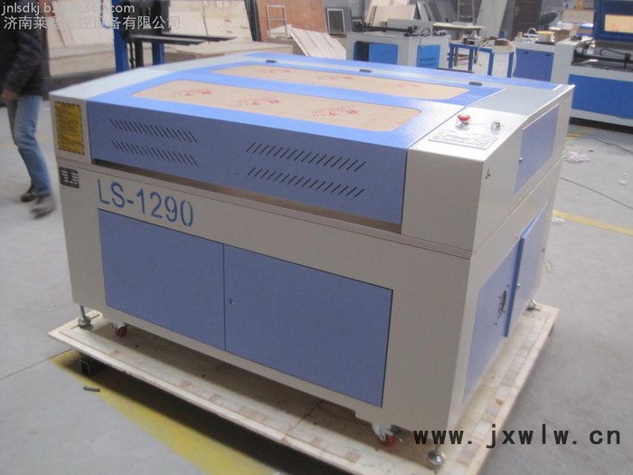 LS1290型激光雕刻機(jī)價(jià)格激光切割機(jī)廠家亞克力立體墻貼激光切割機(jī)廠家價(jià)位直銷(xiāo)質(zhì)量好用戶(hù)評(píng)價(jià)高