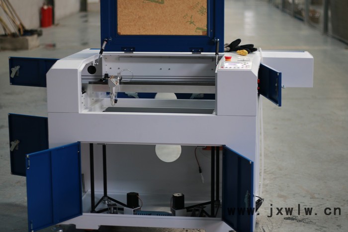 濟(jì)南廠家直供高性價(jià)比6040小型亞克力激光切割機(jī)，可切割雕刻布料木板皮革等非金屬，為您專屬定制值得信賴 激光雕刻機(jī)切割機(jī)
