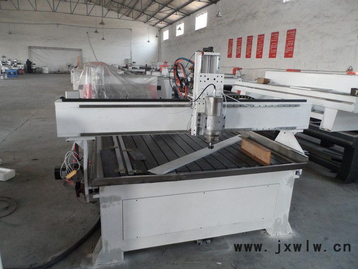 易雕 木工雕刻機(jī)1325三工序木工雕刻機(jī)氣動(dòng)三頭大功率風(fēng)冷主軸