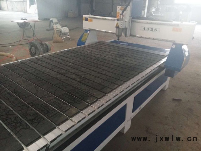 雕科廠家出售二手木工廣告雕刻機(jī)同時(shí)也收購(gòu)二手雕刻機(jī)