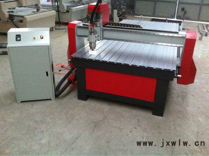 雕刻機(jī)那個(gè)牌子的好沈陽(yáng)雕科專業(yè)做木工雕刻機(jī)廣告雕刻機(jī)