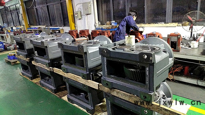 日邦K187 齒輪減速機變速機減速齒輪箱減速器非標(biāo)可定制廣泛用于輸送機械傳動設(shè)備領(lǐng)域
