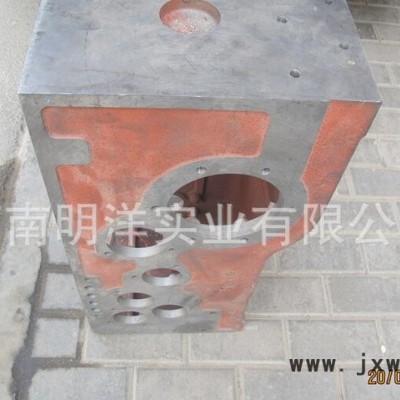 一拖東方紅拖拉機(jī)200P變速器，變速箱殼體