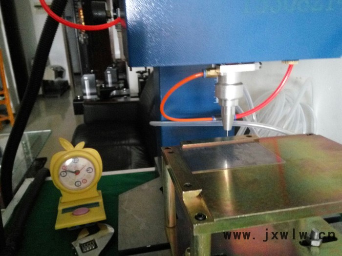成都VIN打碼機(jī)，發(fā)動(dòng)機(jī)號(hào)打標(biāo)機(jī)，氣動(dòng)打標(biāo)機(jī)，打碼機(jī)**