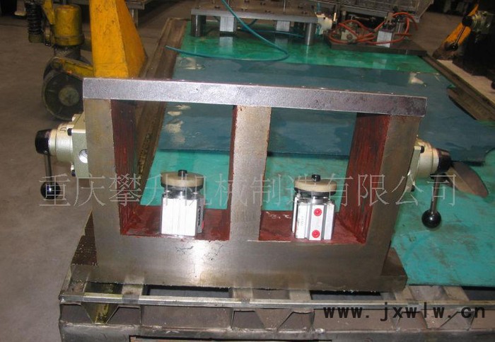 發(fā)動(dòng)機(jī)缸頭加工工裝夾具