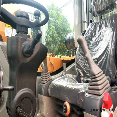 山重135輪式挖掘機(jī)  品牌發(fā)動機(jī)  強(qiáng)勁動力 廠家直供