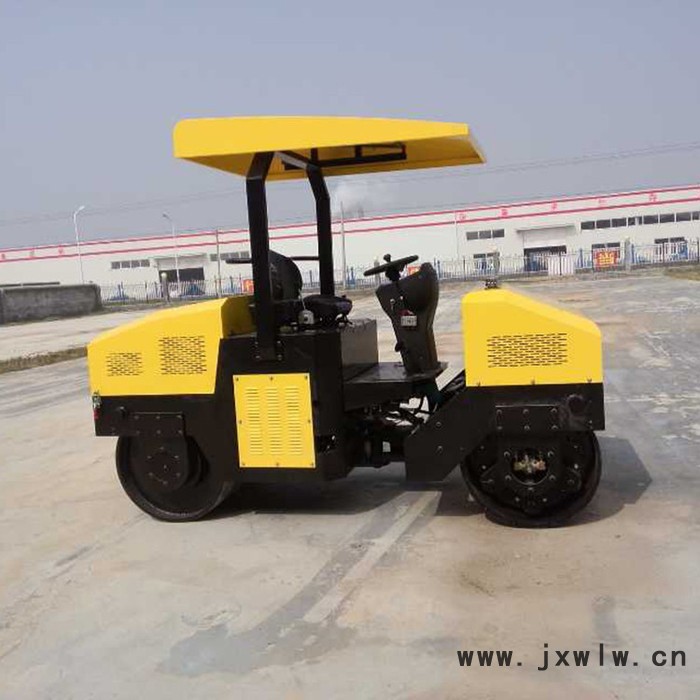 雙鋼輪壓路機 柴油壓路機 國三發(fā)動機的壓路機 物美價廉