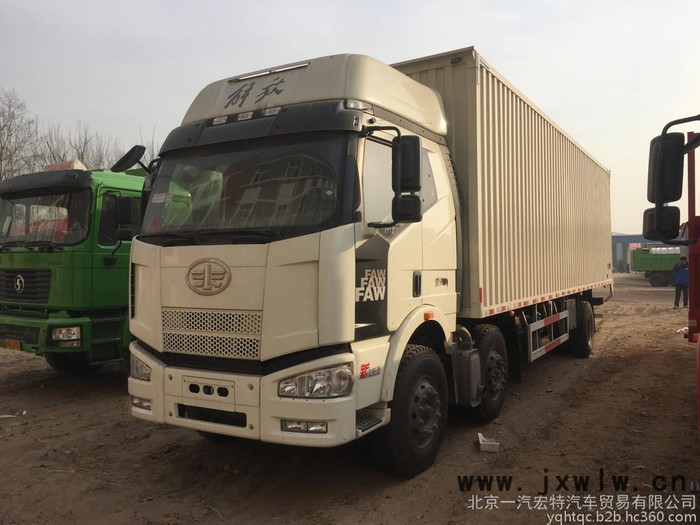 北京解放貨車 J64S店  9.6米廂式貨車 前四后四 道依茨發(fā)動機 240馬力