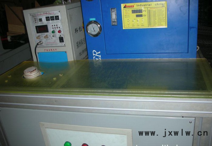 曲軸軸承熱裝機(jī),發(fā)動(dòng)機(jī)箱體曲軸孔加熱輸送機(jī)