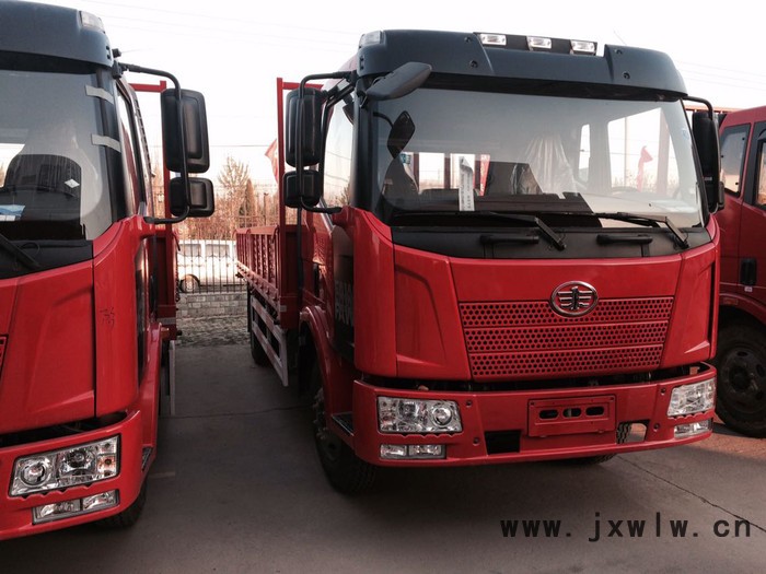 一汽解放J6L6.8米載貨車 貸款貼息  國五貨車 道依茨發(fā)動機  4缸 180馬力 解放卡車