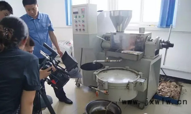 小型手動榨油機  全自動智能榨油機  榨油機過濾設備  商用小型榨油機  新型多功能榨油機價格