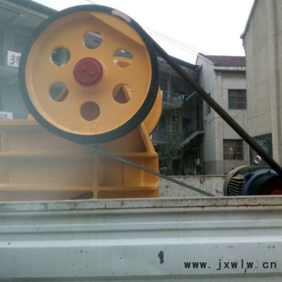 供應大型PE顎式破碎機 混凝土破碎制砂粉碎機 多用途石料粉碎設備