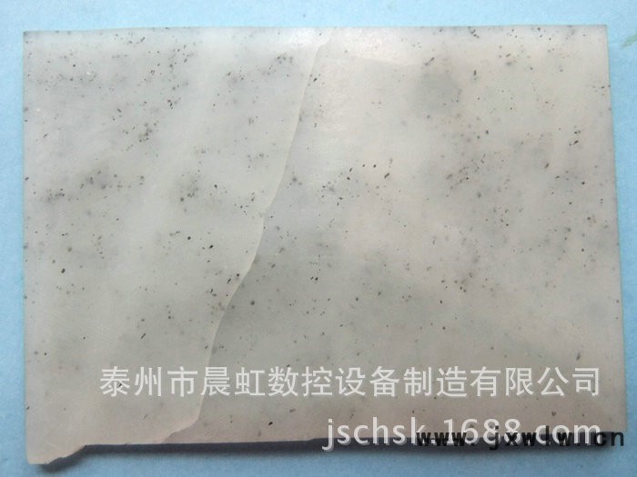 晨虹金剛石線切割機改進以后切割玉石表面達到7絲